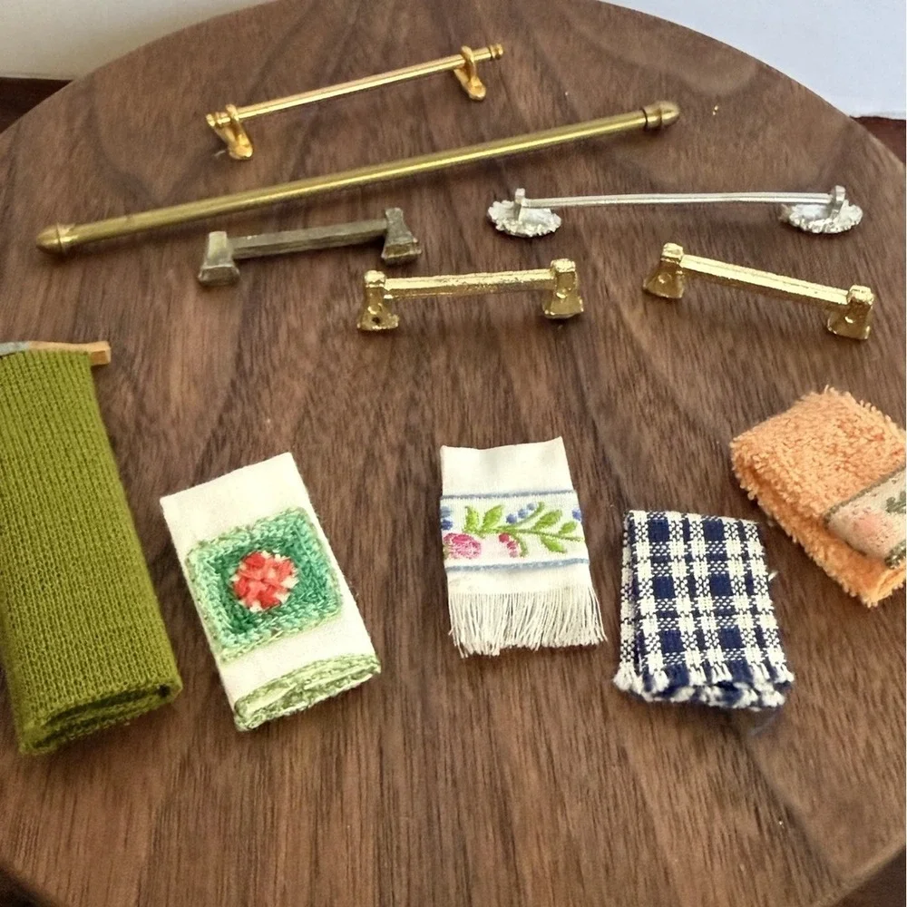 Dollhouse Miniature 1:12 Bathroom Towel Racks Towels Curtain Rods Lot of Many